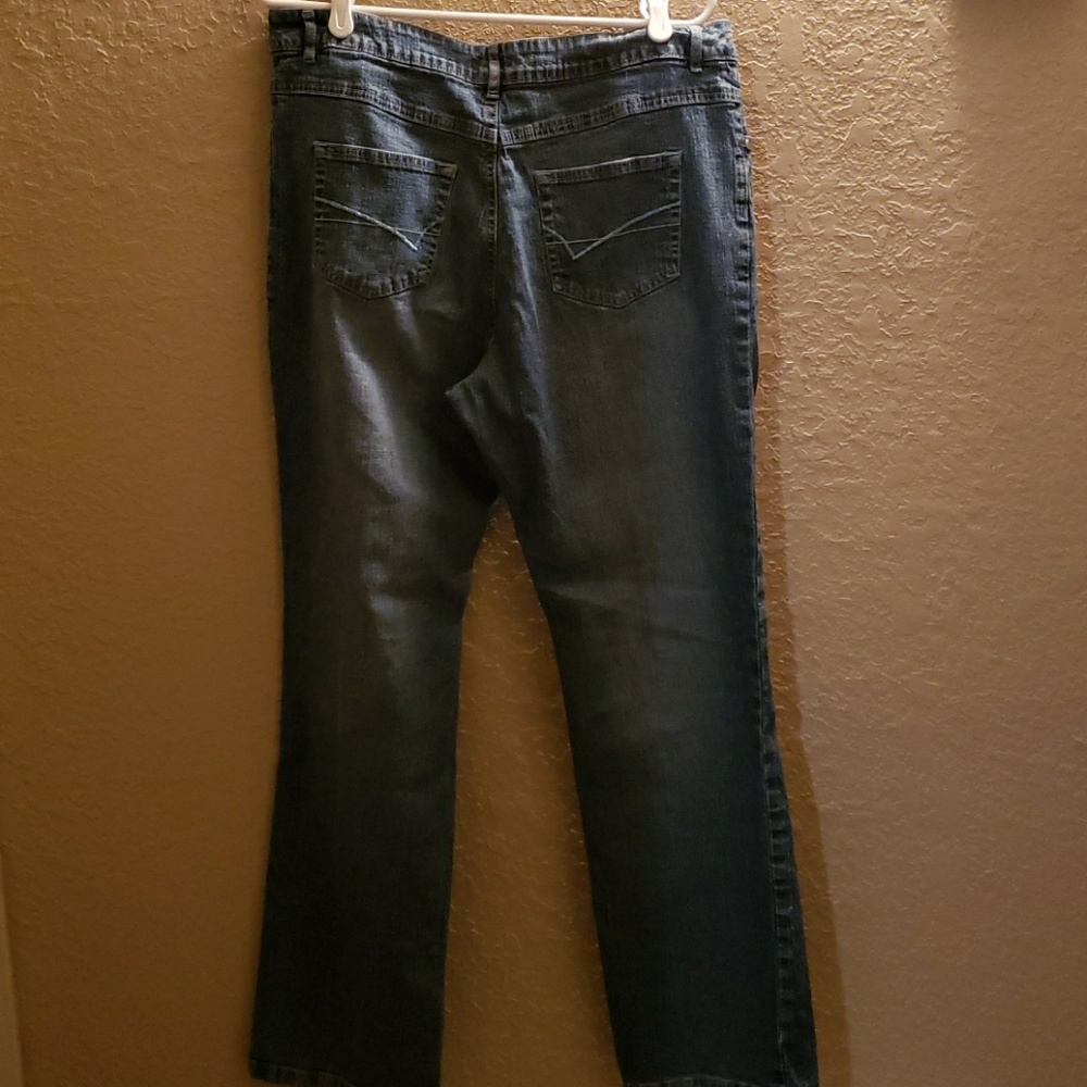 Blue Jeans - Picture 3 of 8
